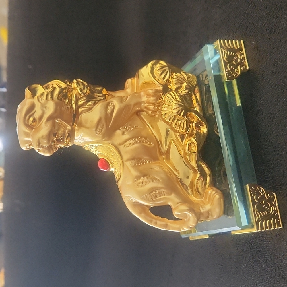 GOLDEN TIGER FOR CHINESE YEAR OF GOLDEN TIGER FIGURINE.